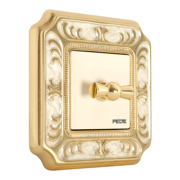 INTERRUPTOR ROTATIVO EN MARCO DE LATÓN DE LA COLECCIÓN SMALTO ITALIANO SIENA EN ORO BRILLO Y BLANCO PERLA